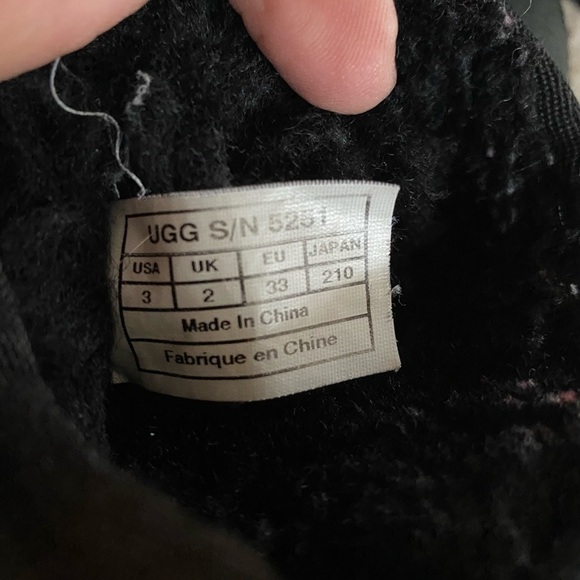 UGG Classic Black Short Kid Boots Size 3 - Picture 10 of 10